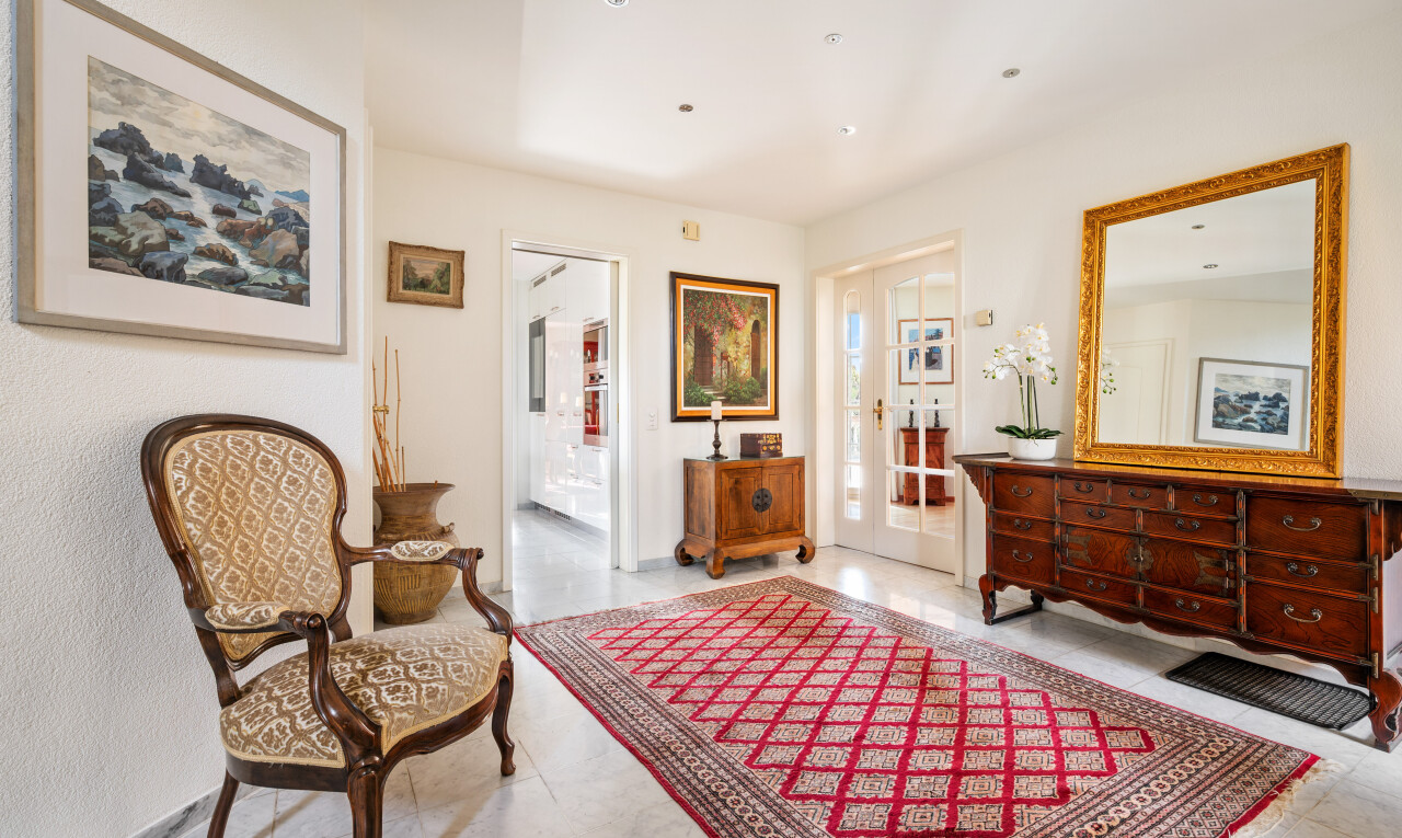 wohnzimmer mit inside property und französische türen