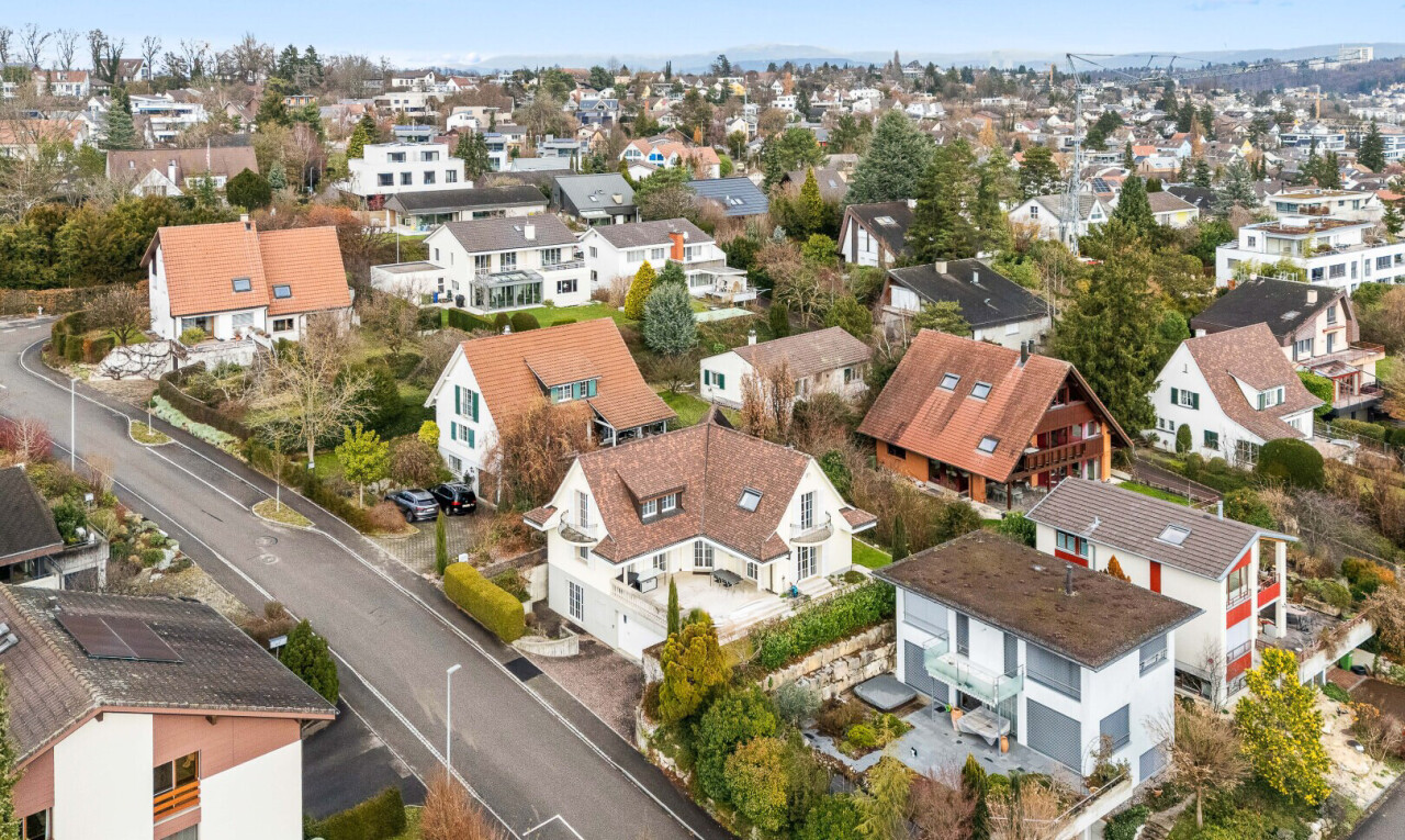 außenansicht mit residential view, wohngebietblick, day time, und aerial view