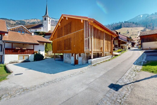 außenansicht mit vertikale verkleidung, blick auf die berge, und wohngebietblick