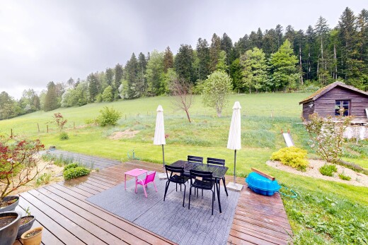 jardin avec from property, coin repas extérieur, terrasse, pelouse, et overcast