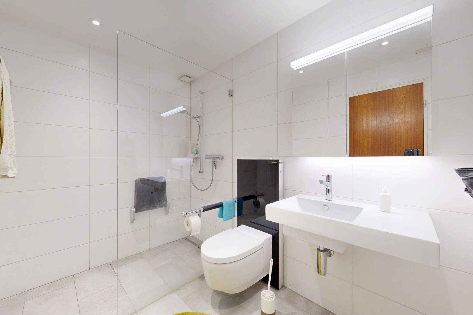bad mit dusche, komplettes badezimmer, tile wall, fliesenwand, und schminktisch
