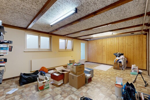 fitnessstudio mit inside property, holzwand, wood wall, sockelleisten, und baseboards wall