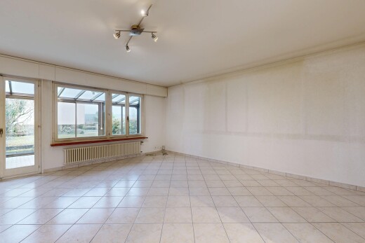 pièce vide avec radiateur, inside property, lumière naturelle, natural light, et cloison sèche