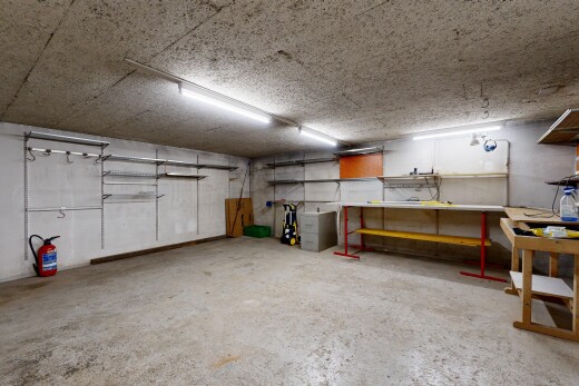 parking avec inside property