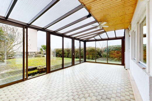 terrasse avec véranda, ventilateur de plafond, et overcast