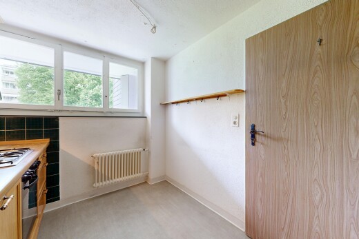 küche mit natürliches licht, natural light, ofen, light floor, und kühler