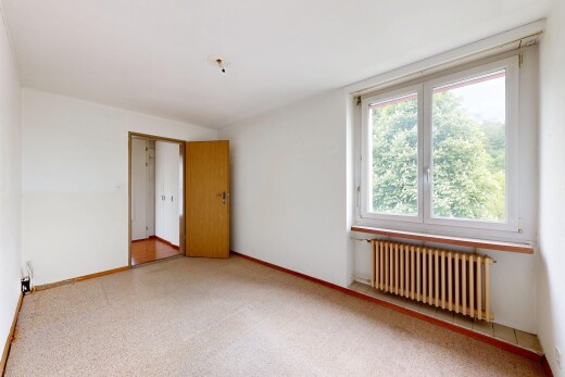 pièce vide avec radiateur, drywall, cloison sèche, carpet, et moquette