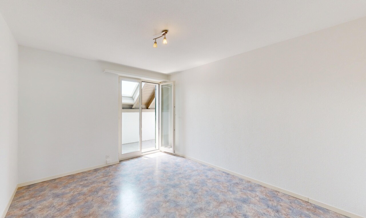 pièce vide avec lumière naturelle, natural light, cloison sèche, drywall, et inside property