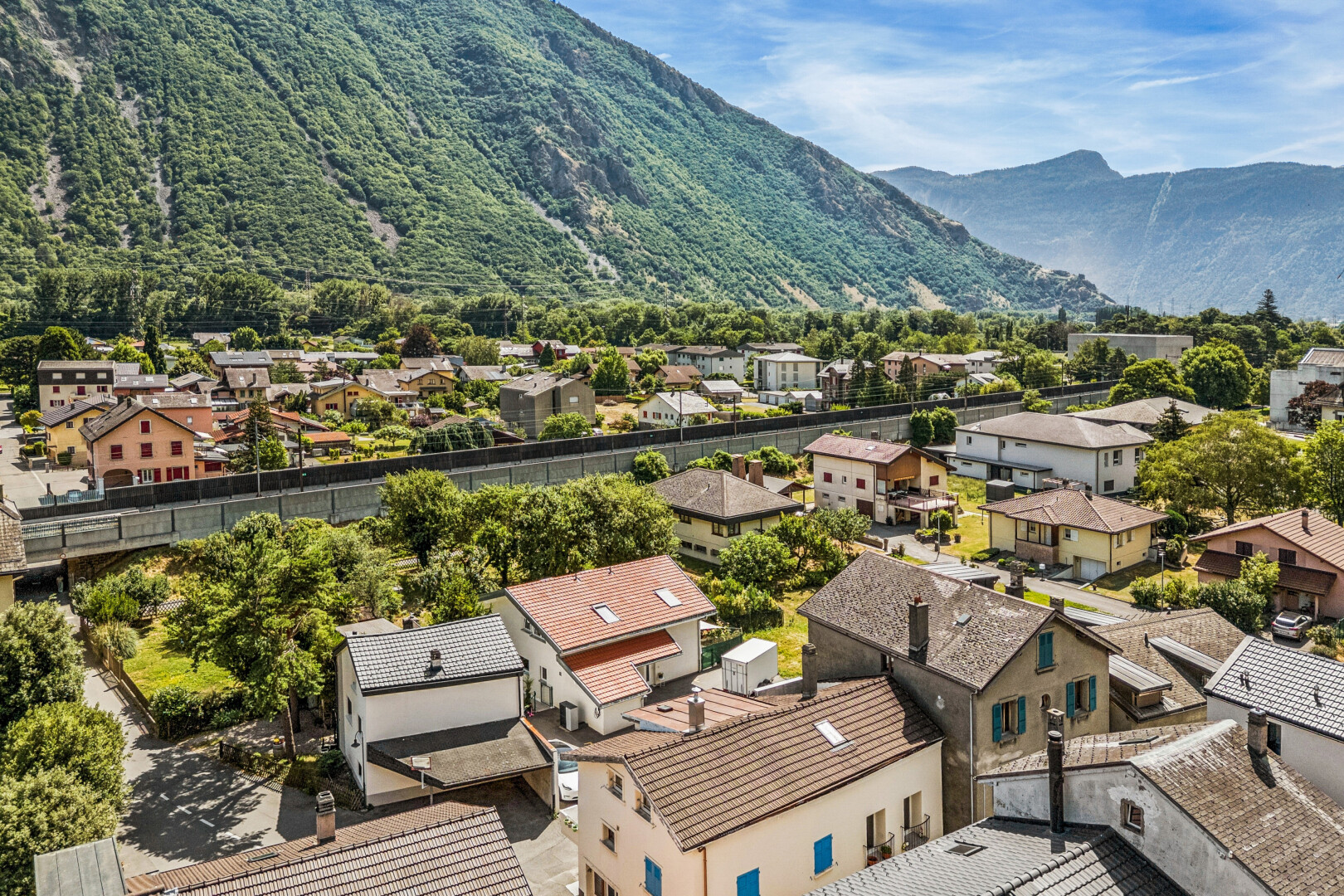 vue sur la montagne avec day time, residential view, vue résidentielle, mountain view, et vue sur la montagne