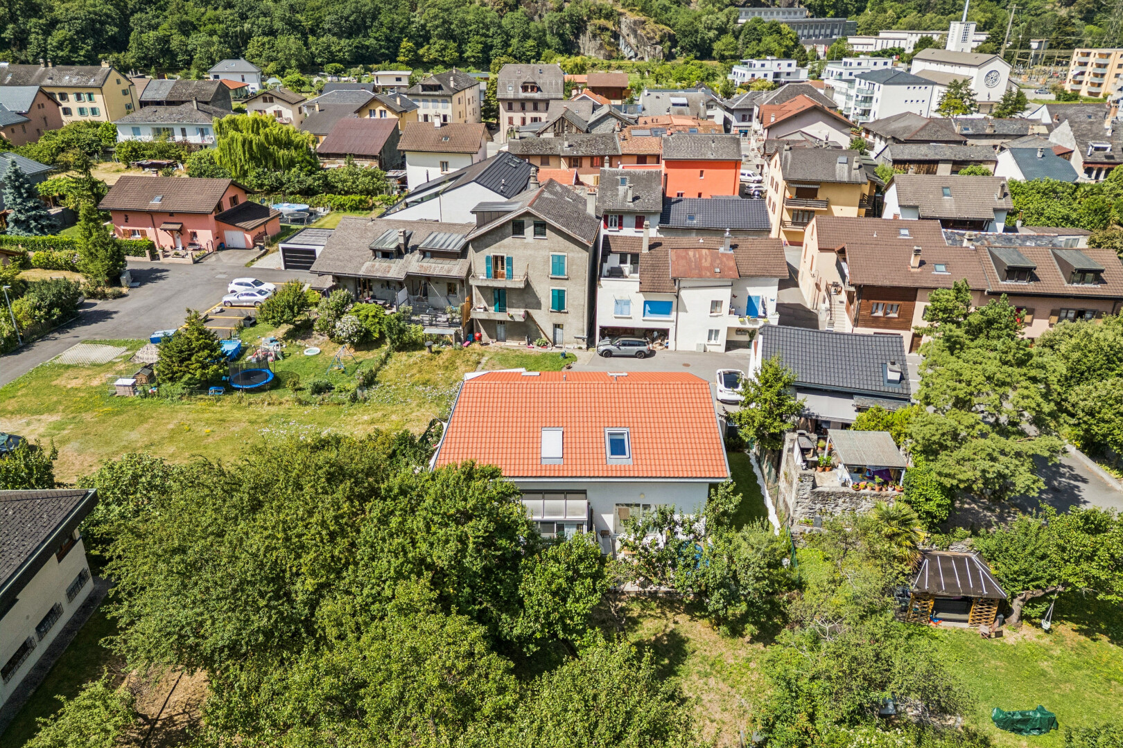 façade avec aerial view, woods view, et vue sur les bois