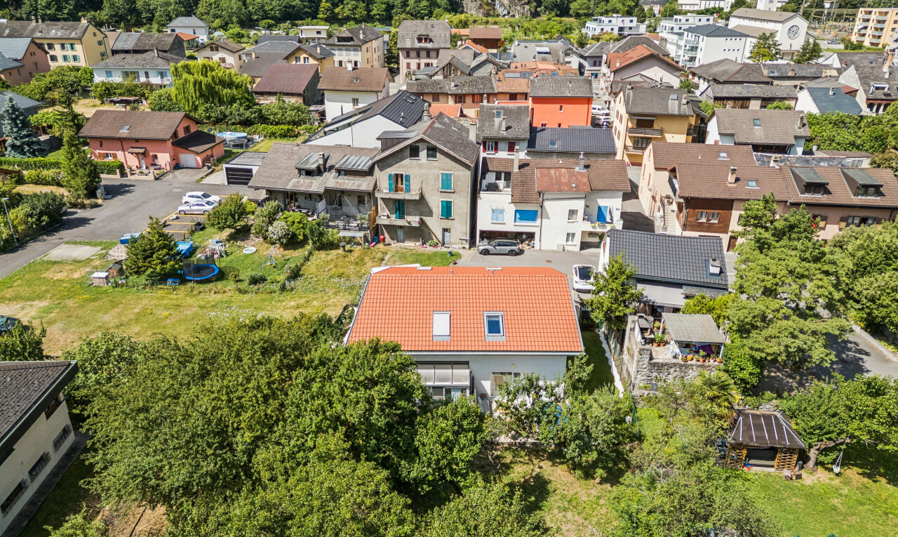 façade avec aerial view, woods view, et vue sur les bois