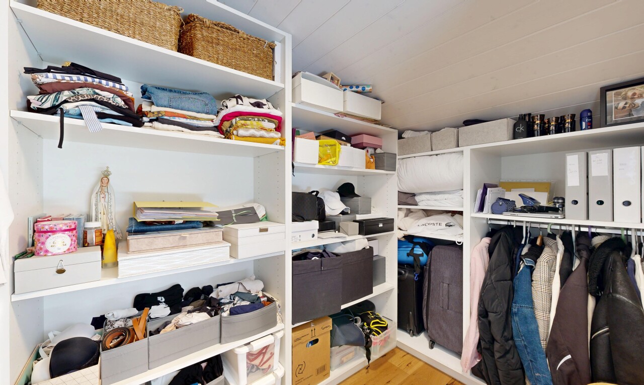 dressing avec light floor, sol en finition bois, et wood finish floor