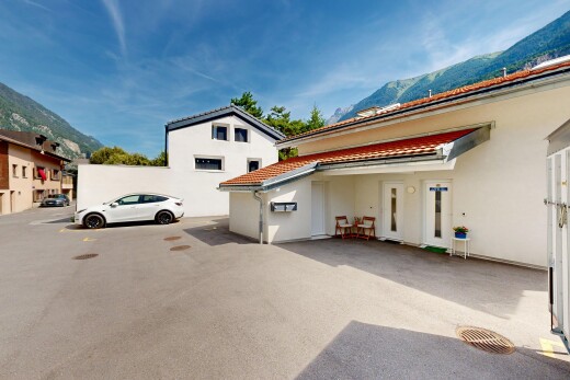 terrasse avec mountain view, vue sur la montagne, day time, et property visible