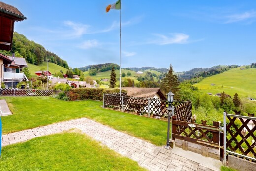 garten mit zaun, from property, rasen, und day time