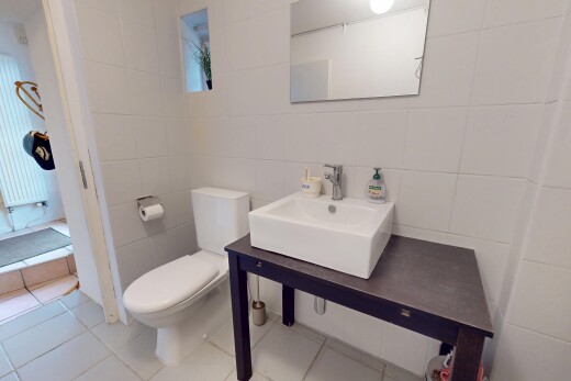 bad mit spiegel, tile wall, fliesenwand, tile floor, und fliesenboden