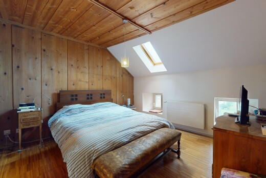zimmer / schlafzimmer mit dachfenster, natural light, natürliches licht, vaulted ceiling, und dachschräge