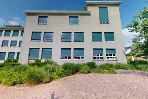 außenansicht mit property visible und day time