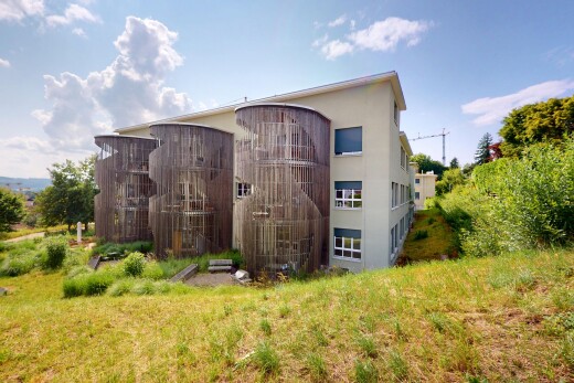 außenansicht mit property visible, stuckverkleidung, und day time
