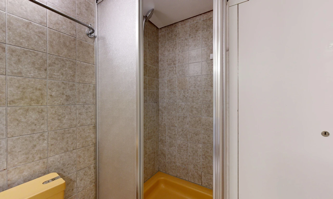 full bathroom featuring a stall shower