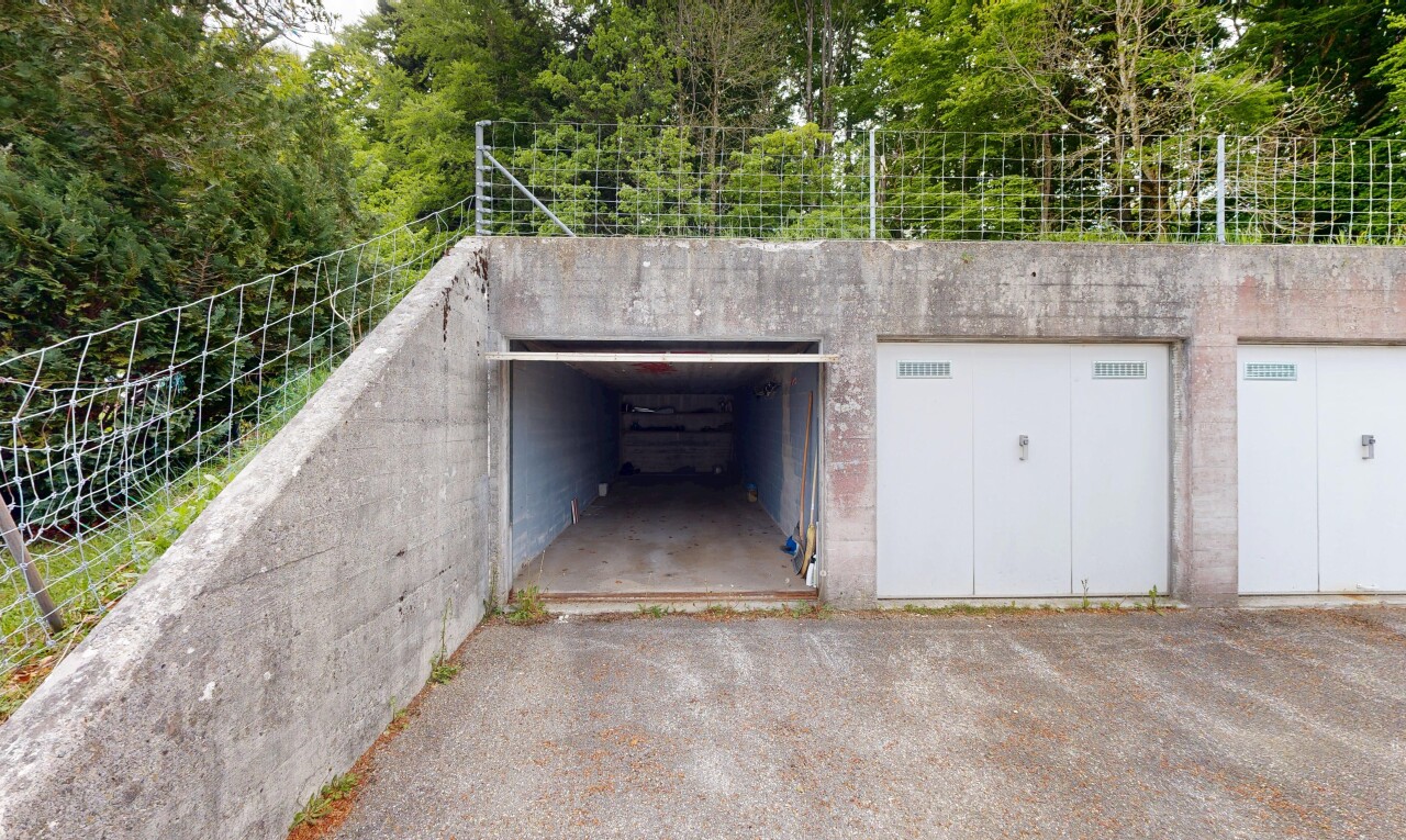 parking avec from property et clôture