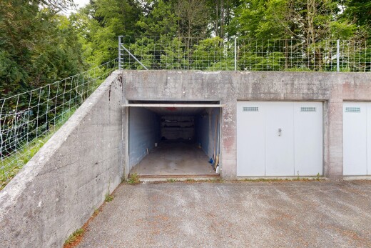parking avec from property et clôture