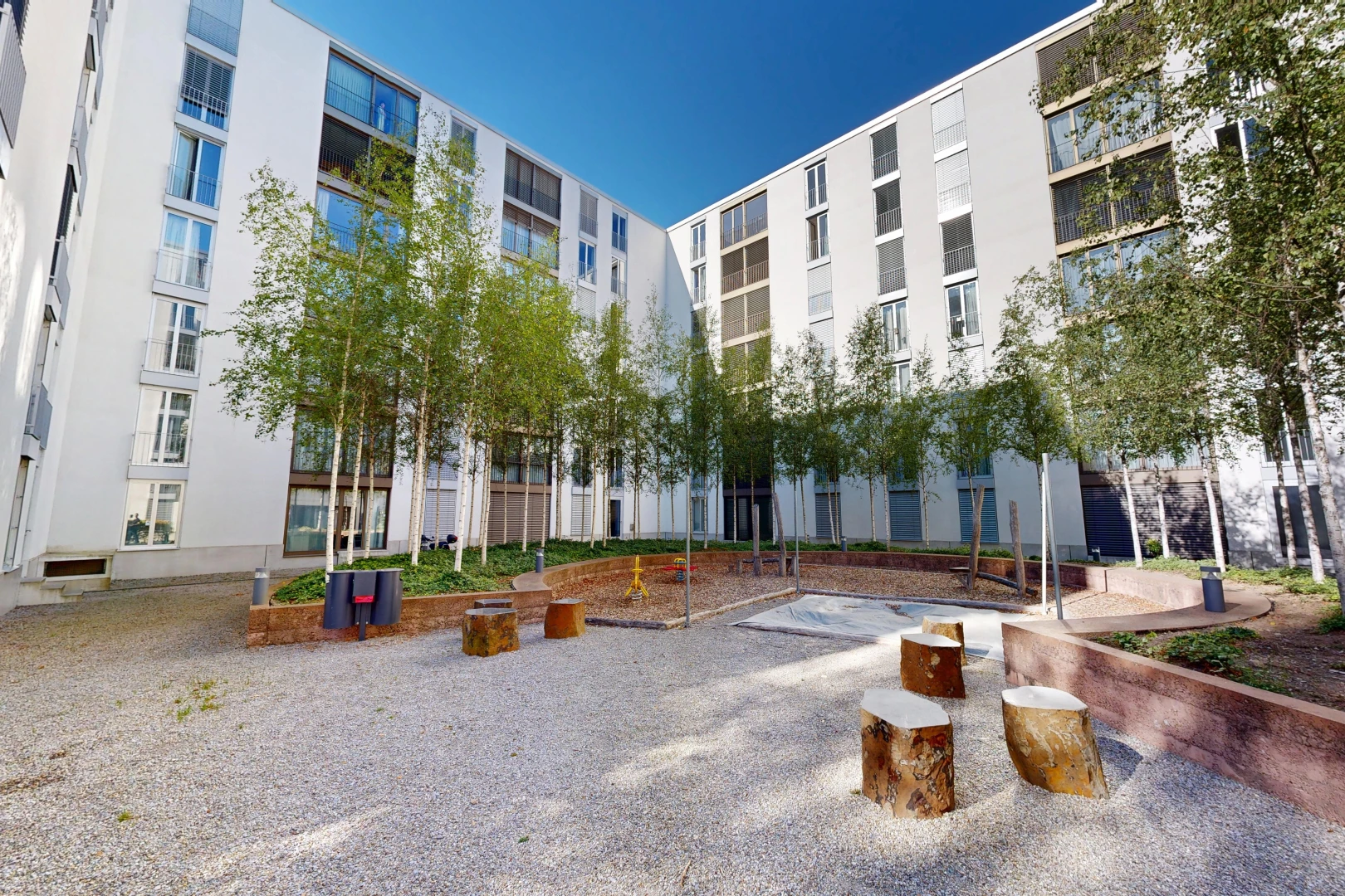 extérieur du bâtiment avec day time, from community, vue sur le complexe d'appartements, et apartment complex view