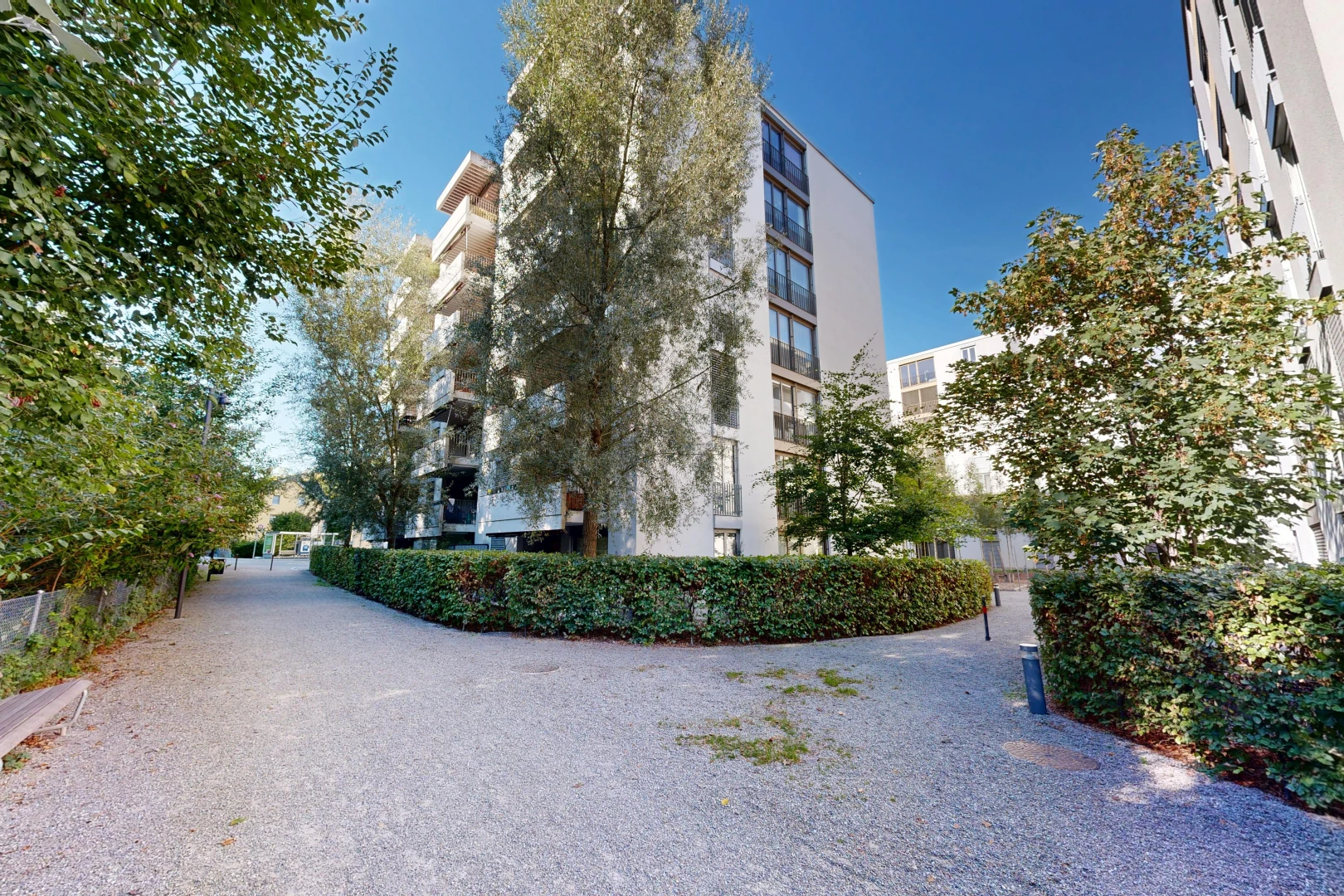extérieur du bâtiment avec day time, apartment complex view, et vue sur le complexe d'appartements