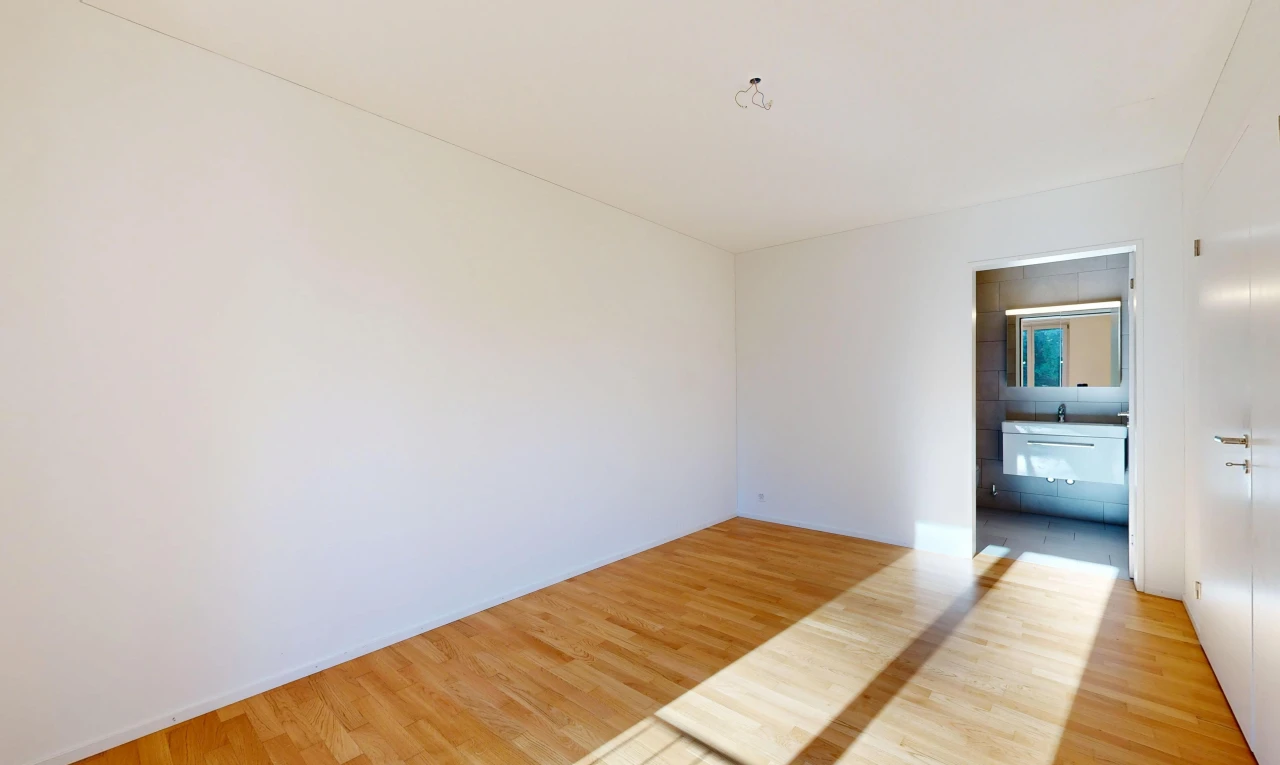 pièce vide avec cloison sèche, drywall, sol en finition bois, wood finish floor, et inside property