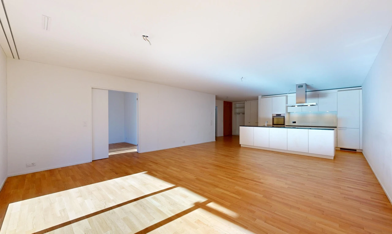 pièce vide avec cloison sèche, drywall, sol en finition bois, wood finish floor, et light floor