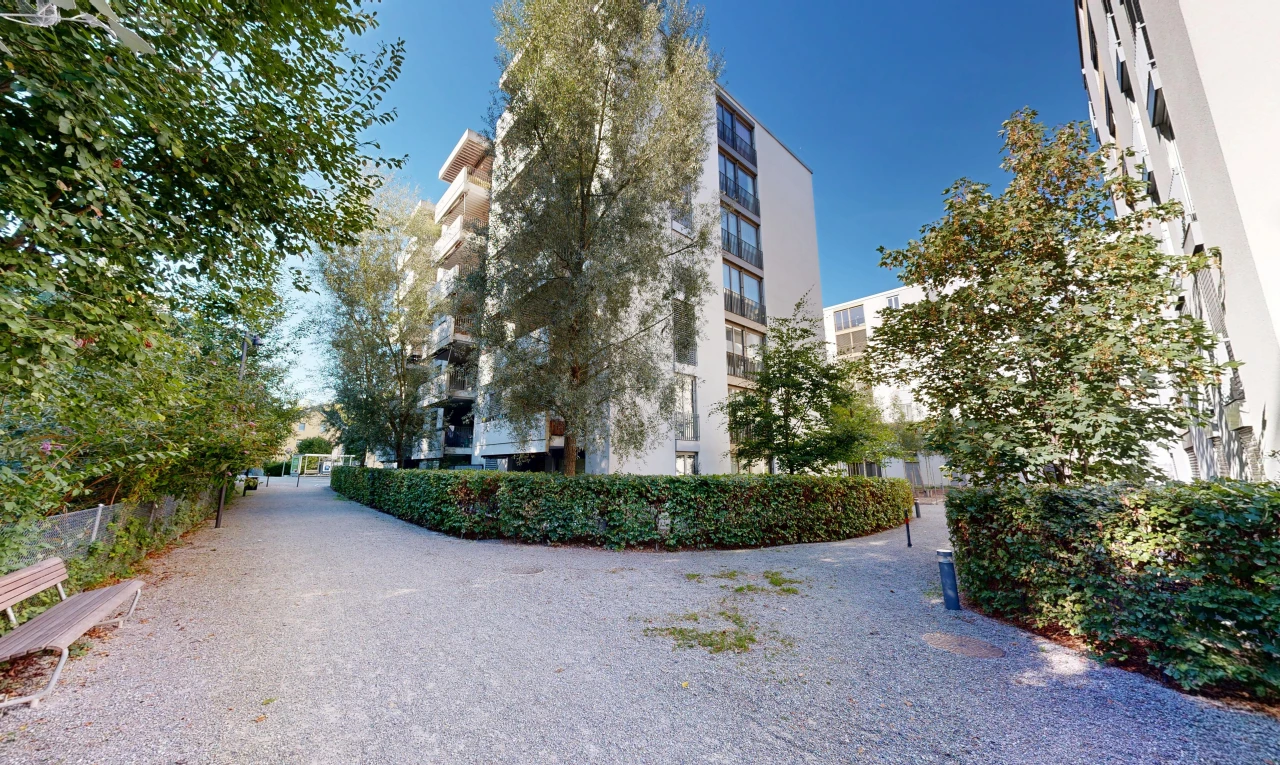 extérieur du bâtiment avec day time, apartment complex view, et vue sur le complexe d'appartements