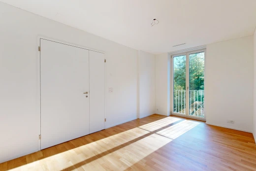 pièce vide avec cloison sèche, drywall, sol en finition bois, wood finish floor, et inside property