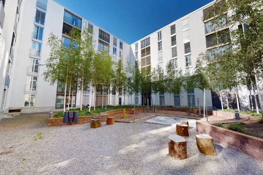 extérieur du bâtiment avec day time, from community, vue sur le complexe d'appartements, et apartment complex view