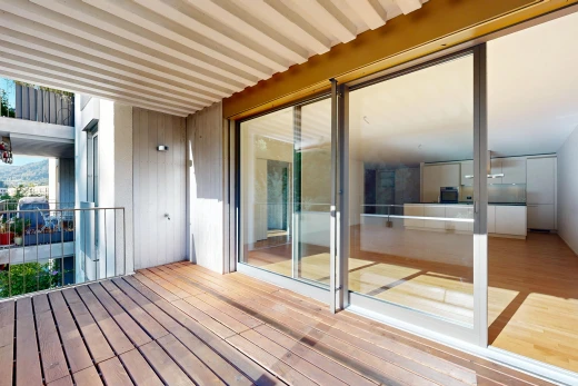 terrasse avec balcon