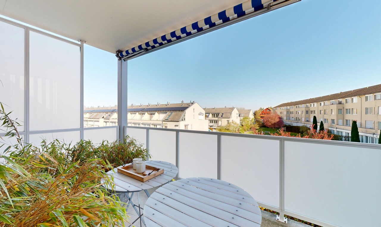 balcon avec from property et day time