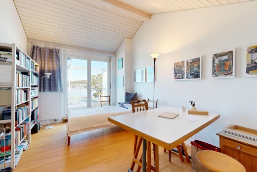 esszimmer mit day time, natürliches licht, natural light, inside property, und holzfußboden