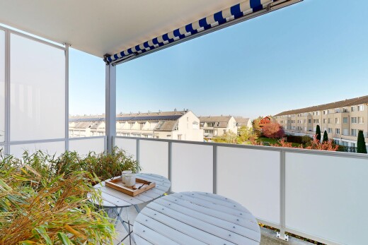 balkon mit from property und day time