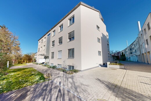außenansicht mit blick auf wohnanlage, apartment complex view, day time, und from community