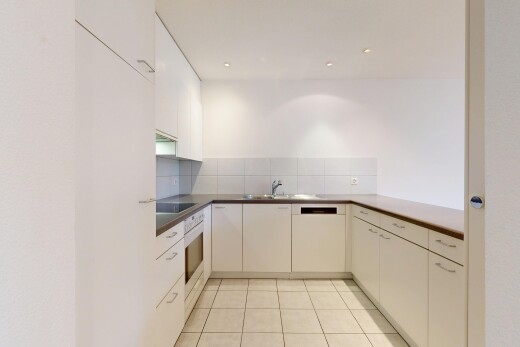küche mit fliesenboden, tile floor, küchenrückwand beim herd, küchenrückwand beim Herd, und inside property