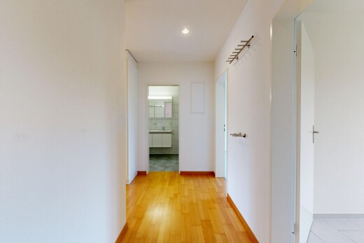 halle / korridor mit inside property, gipskartonwand, drywall, sockelleisten, und baseboards wall