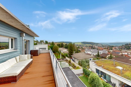 balkon mit einem treffpunkt im freien