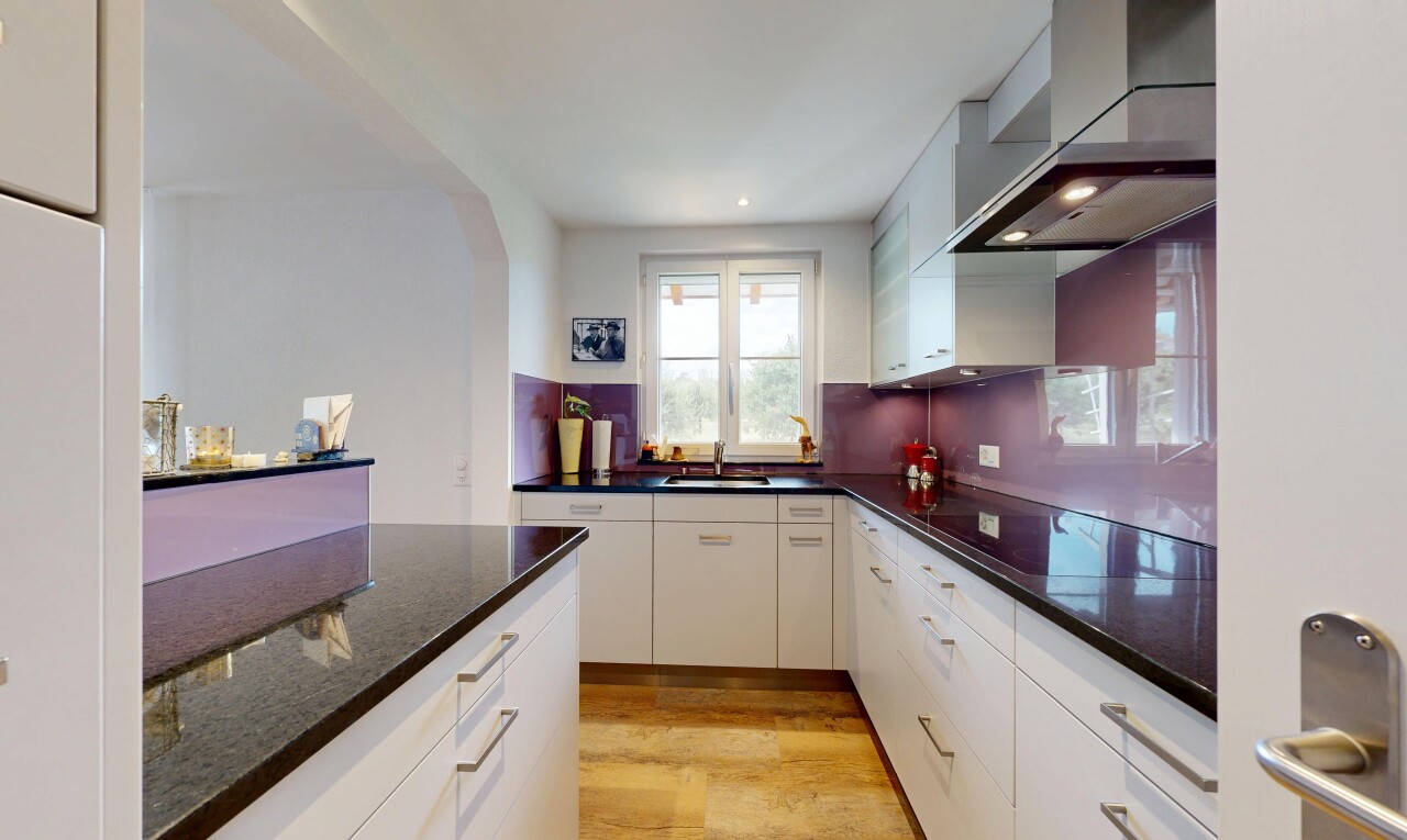 küche mit dunstabzugshaube, dark countertops, light floor, einbauleuchten, und wood finish floor