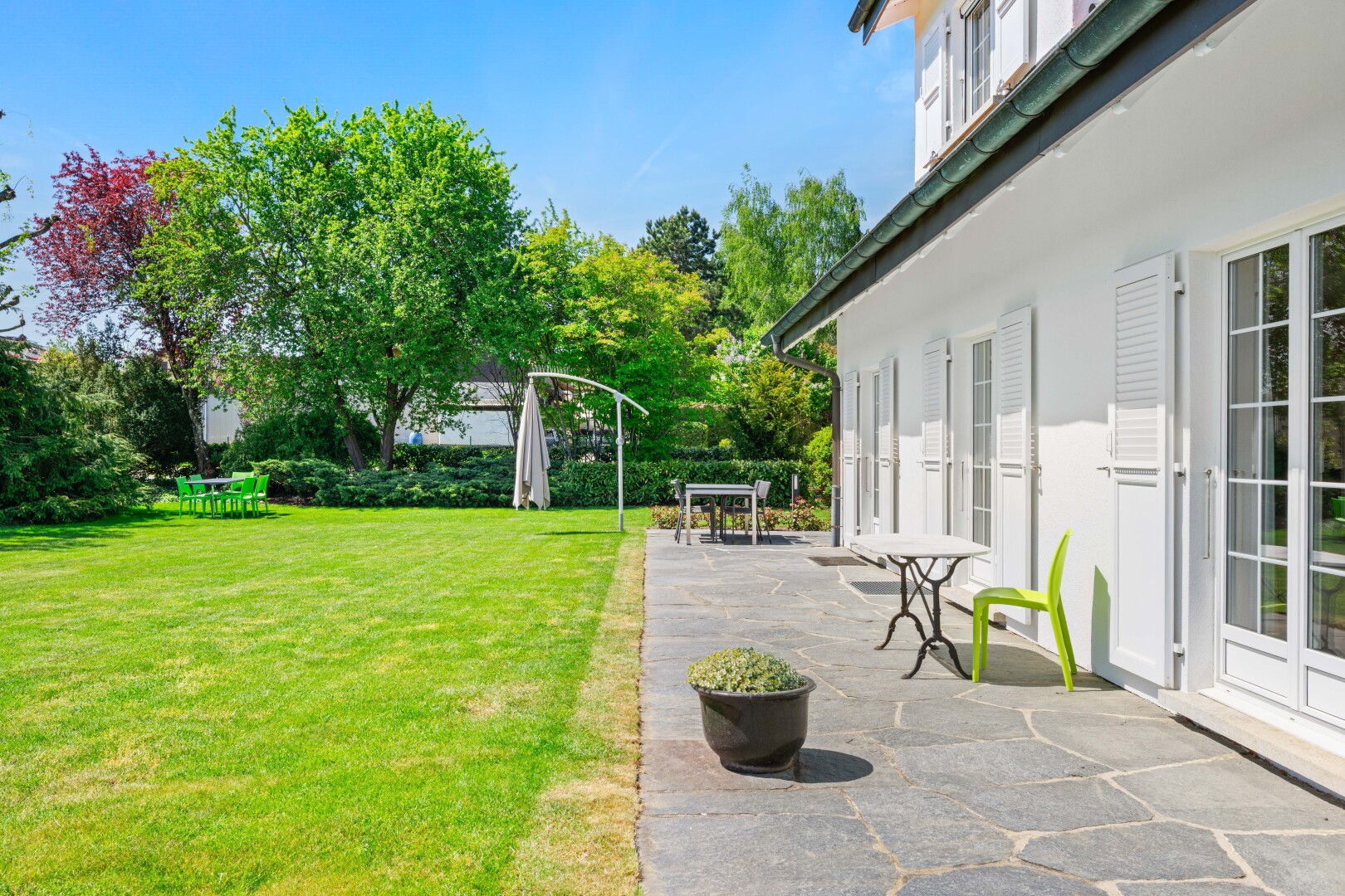 garden featuring a yard and view of scattered trees