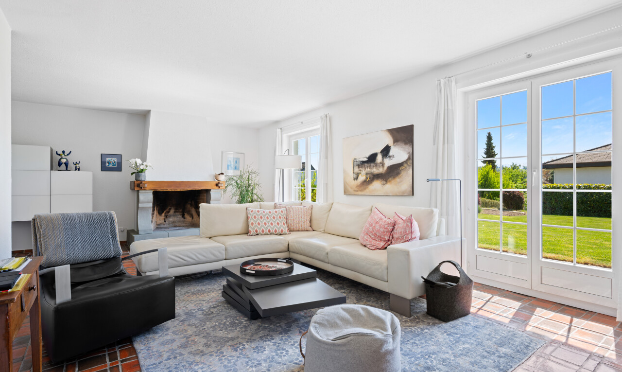salon avec natural light, lumière naturelle, day time, inside property, et drywall