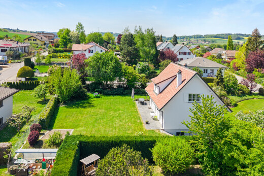 garden featuring a residential view and a yard