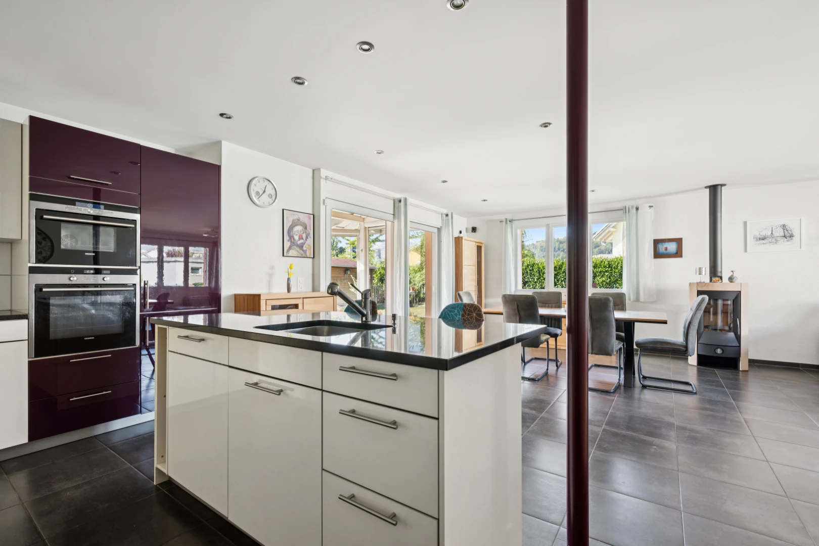 küche mit two tone kitchen, dark floor, dark countertops, waschbecken, und white cabinets