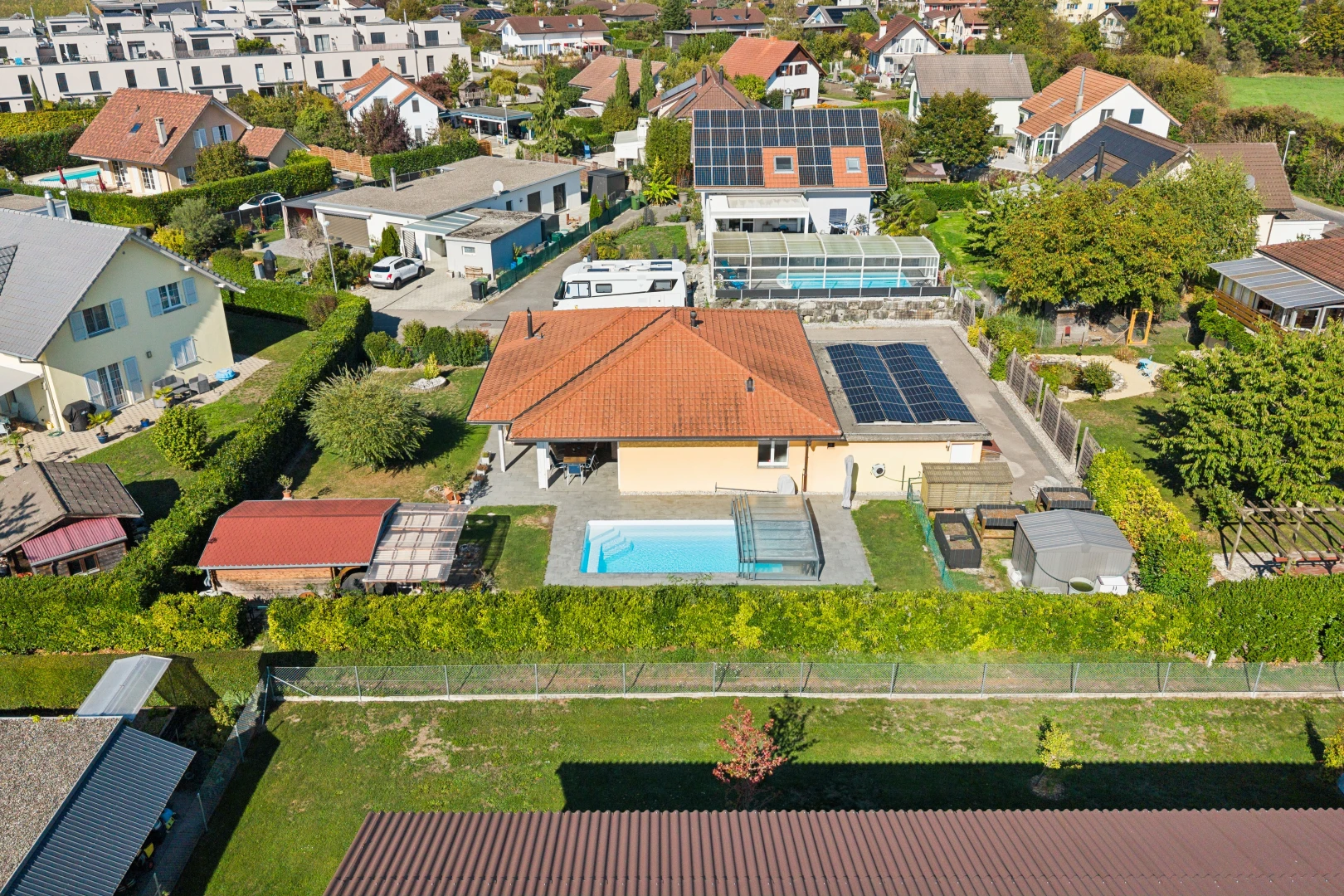 außenansicht mit terrasse, residential view, wohngebietblick, und neighborhood view