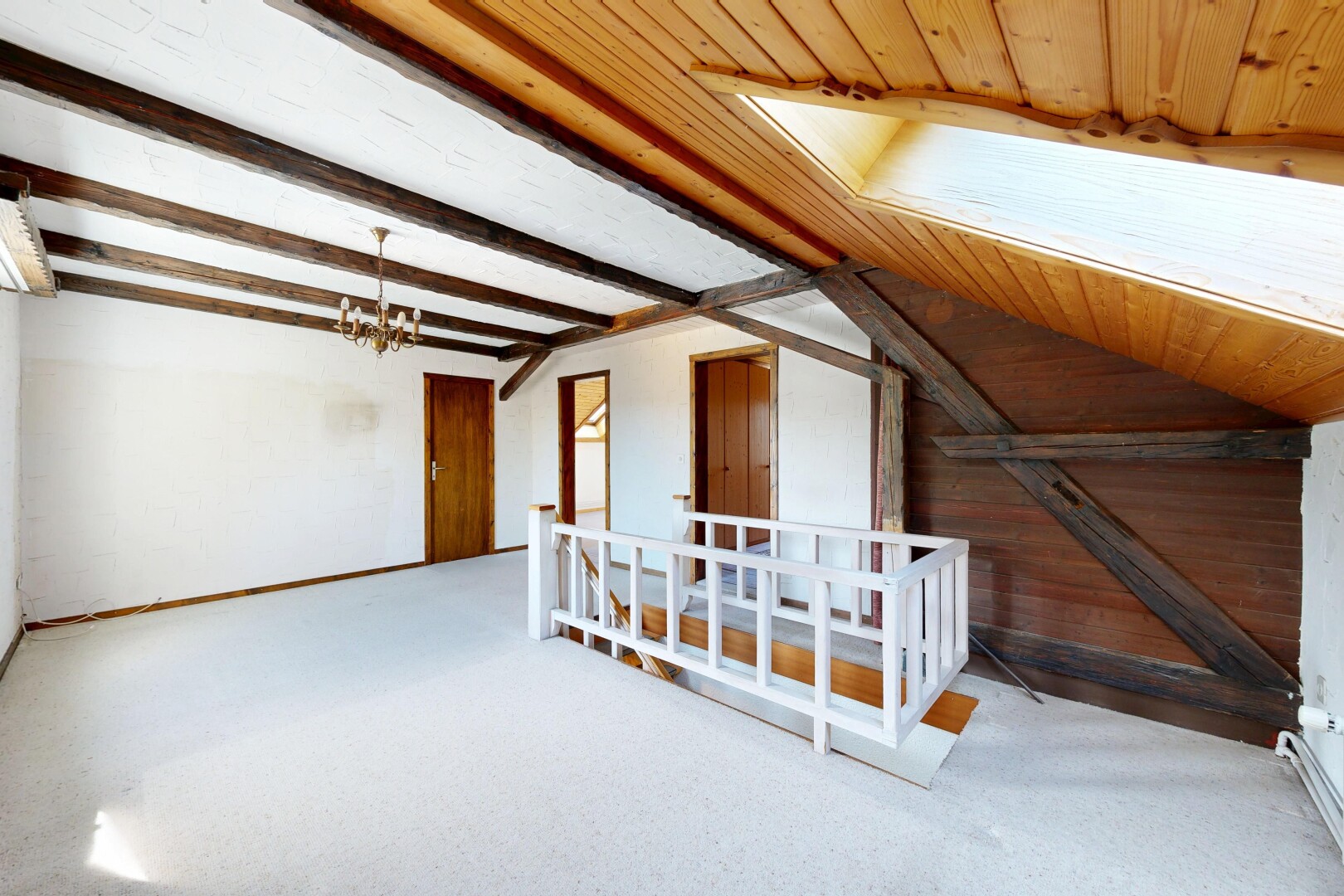 treppe mit inside property, wood ceiling, holzdecke, carpet, und teppich
