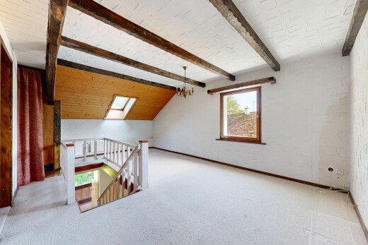 leerer raum mit inside property, teppich, carpet, natürliches licht, und natural light