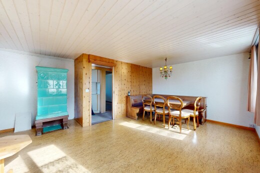 esszimmer mit bemerkenswerter kronleuchter, inside property, drywall, gipskartonwand, und baseboards wall
