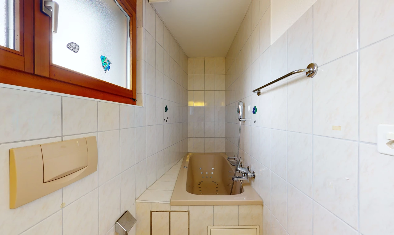 badezimmer mit bad
